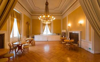 Mahen Theatre - lounge with buffet